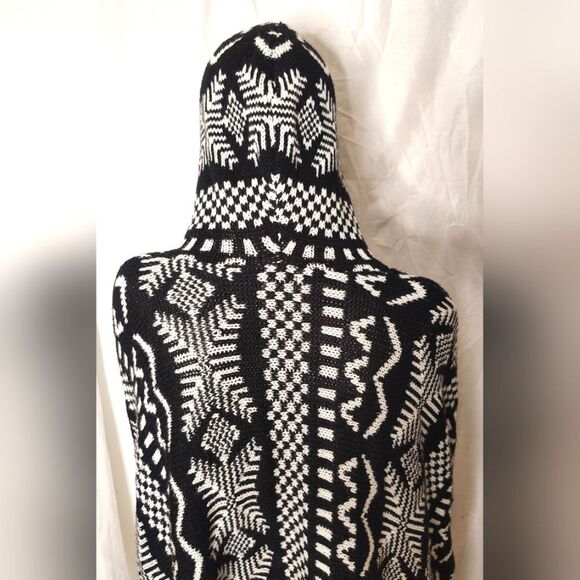 Love & Liberty Hooded  Sweater Poncho Cardigan w/ Fringe Winter Sz Small - Picture 10 of 13